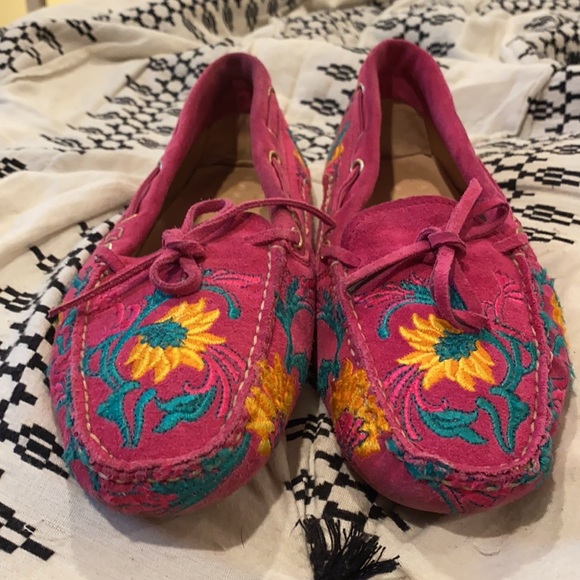 Arlango Embroidered Driving Loafers - Picture 2 of 6